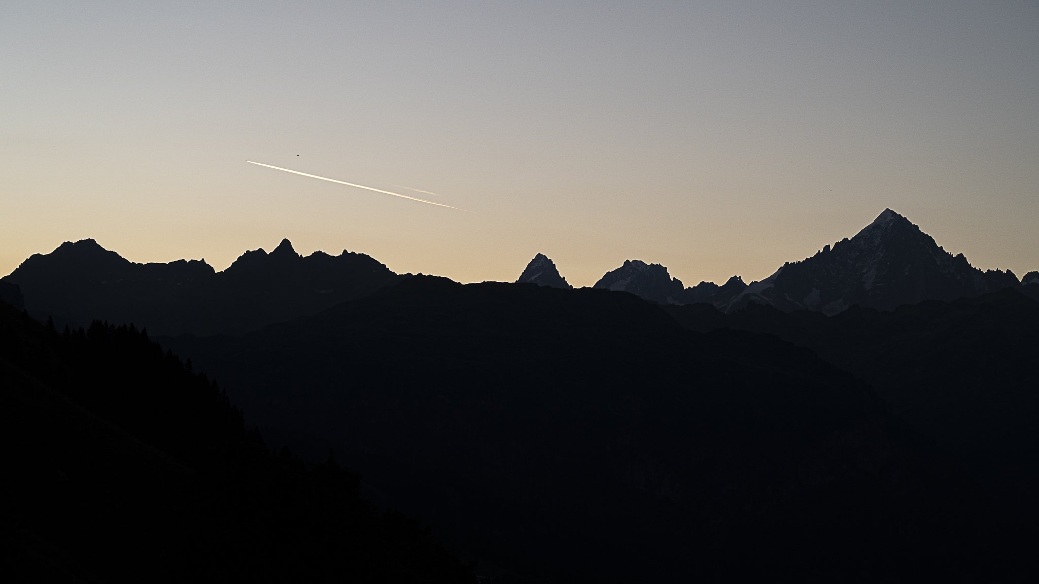 Lever de soleil sur le massif de l'Aiguille verte